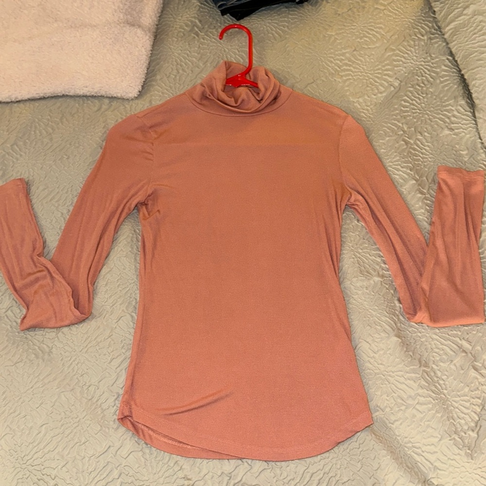 Ribbed pink aritzia turtle neck